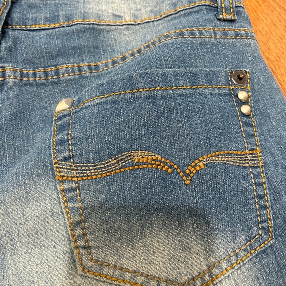 BLUE CRUSH STUY DENIM SHORTS IN SIZE 11 - Picture 4 of 7